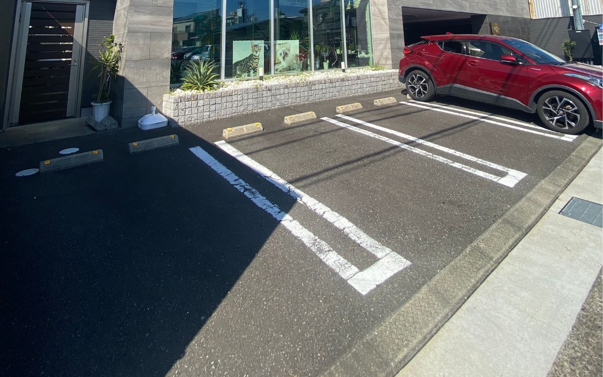 建物前の駐車スペース